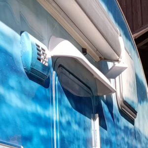 Daszek przeciwdeszczowy nad drzwi